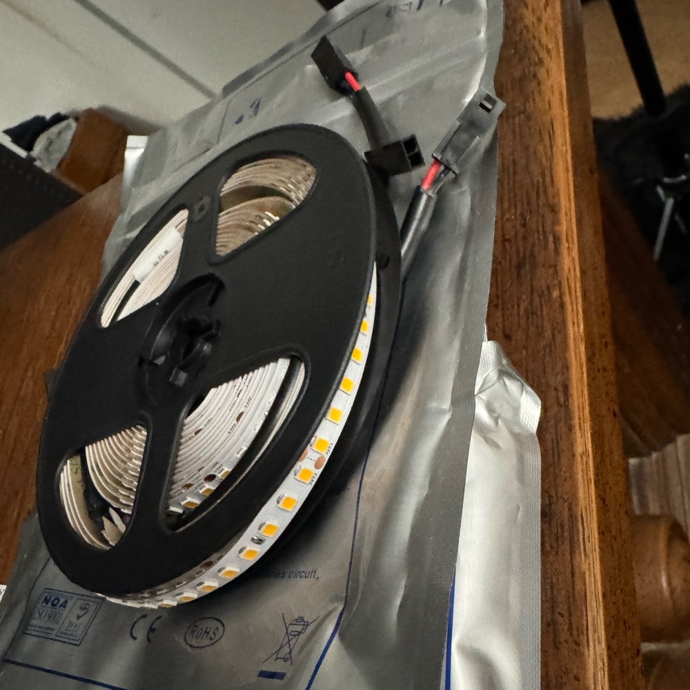 LED Strip Light
Model: EE-P00036-2
DC24V
Length - 2.7m
Watt - 15w/m